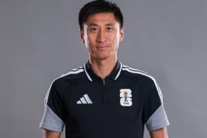 亚足联8名主裁中，马宁等3人首轮无职责，3人担任主裁判，2人担任第四官员