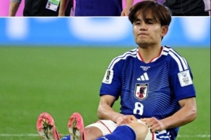 板仓滉谈论久保建英伤病状况：他表示今天病情有所好转，希望只是轻微受伤