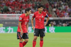 韩新星25岁李刚仁世界杯首秀助威，巴黎欧冠连夺两冠轻松获胜