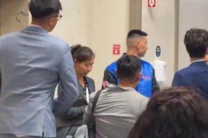 纽约名宿林疯狂！林书豪来到尼克斯主场观战总决赛