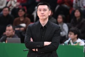 杨鸣谈中国篮球与足球相似,杨瀚森NBA表现挣扎