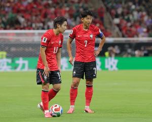 韩媒报道：李刚仁执掌捷克、孙兴慜表现下滑，韩国足球核心角色已交接