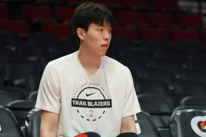 杨瀚森谈季后赛现场观赛体验:助人成长,需提升投篮技巧