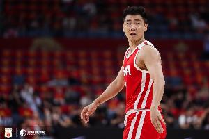 鲁媒称杨瀚森融入男篮需时间，高诗岩带伤表现优异