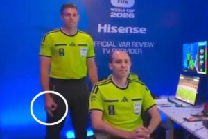 电讯报:世界杯VAR裁判疑似做出种族主义手势,FIFA已启动调查