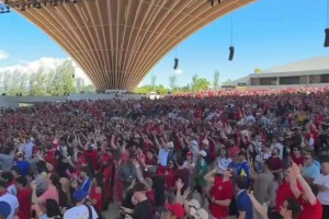 一脚扳平点燃激情！拉林替补扳平场外观战的球迷反应！