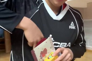 WCBA球员们收到红包be like
