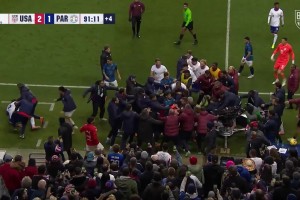 火药味拉满！去年美国vs巴拉圭友谊赛上演群殴大戏！