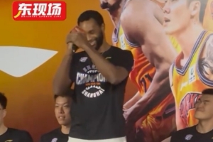 字正腔圆，弗格在粉丝见面会上展示中文：喜爱上海！爱戴兄弟们！